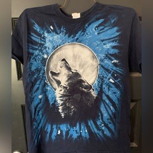 Men’s medium wolf shirt, lightly worn